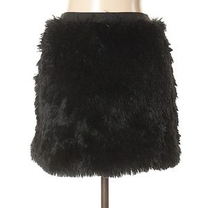 🖤 Large fuzzy skirt 🖤